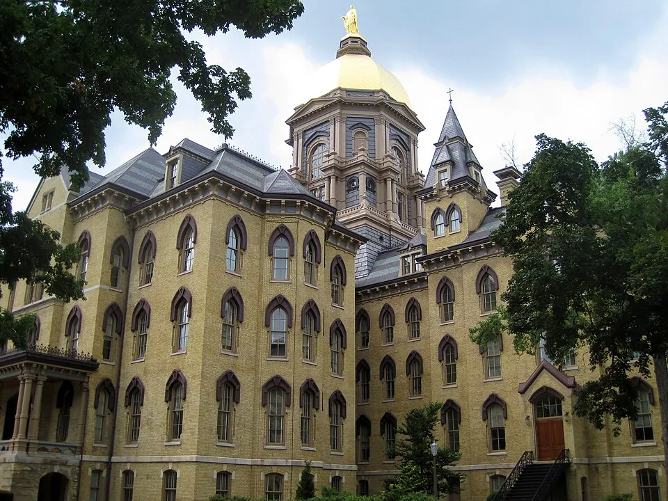 No momento, você está visualizando Vitória em Notre Dame:professora pró-aborto se retira