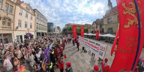 Militantes da Antifa atacam manifestação pró-vida do Rosário
