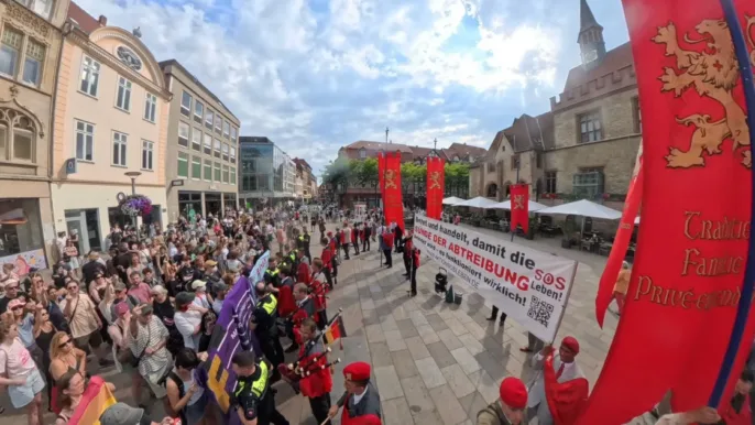Militantes da Antifa atacam manifestação pró-vida do Rosário