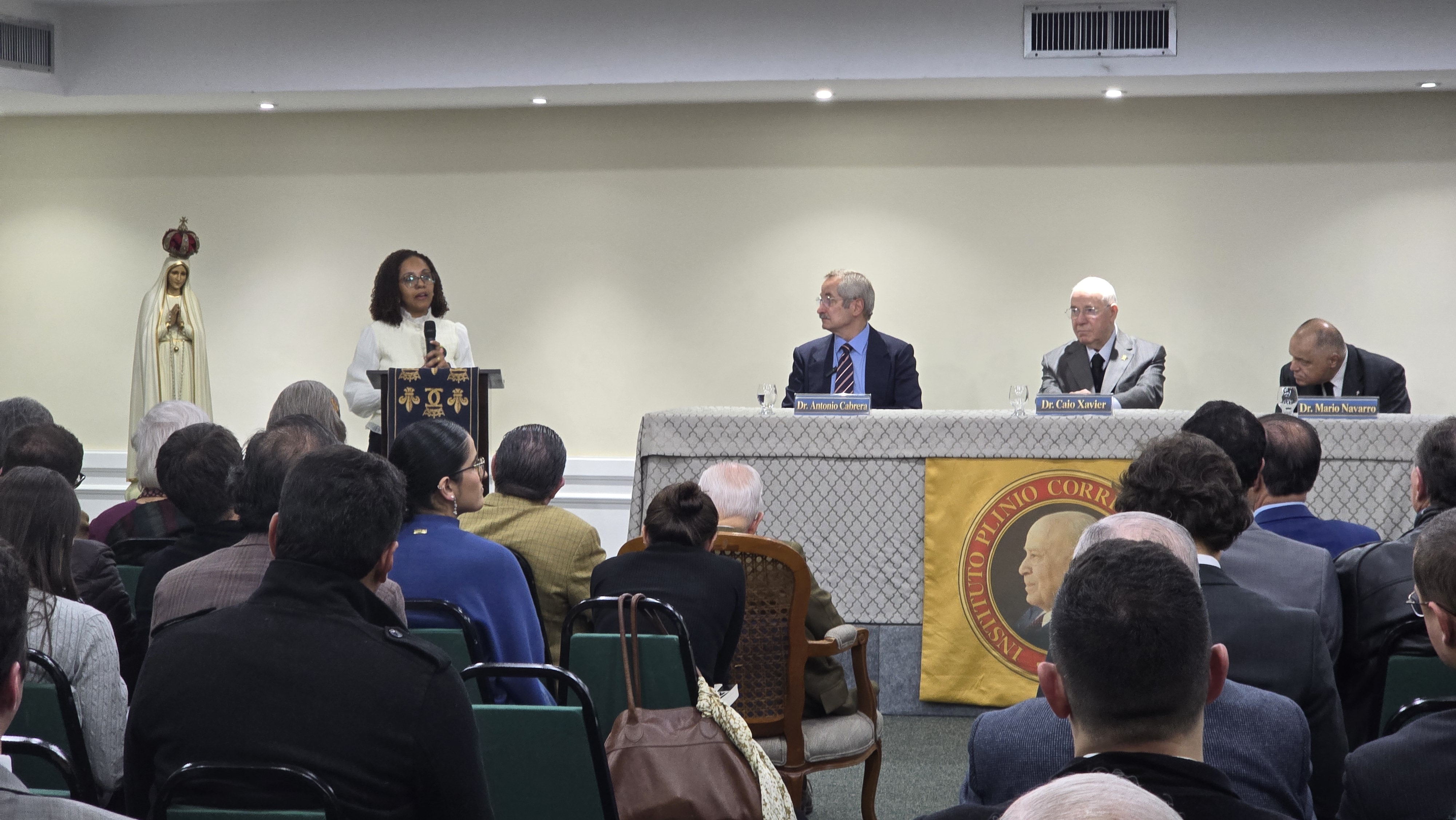 Antonio Cabrera durante a conferência