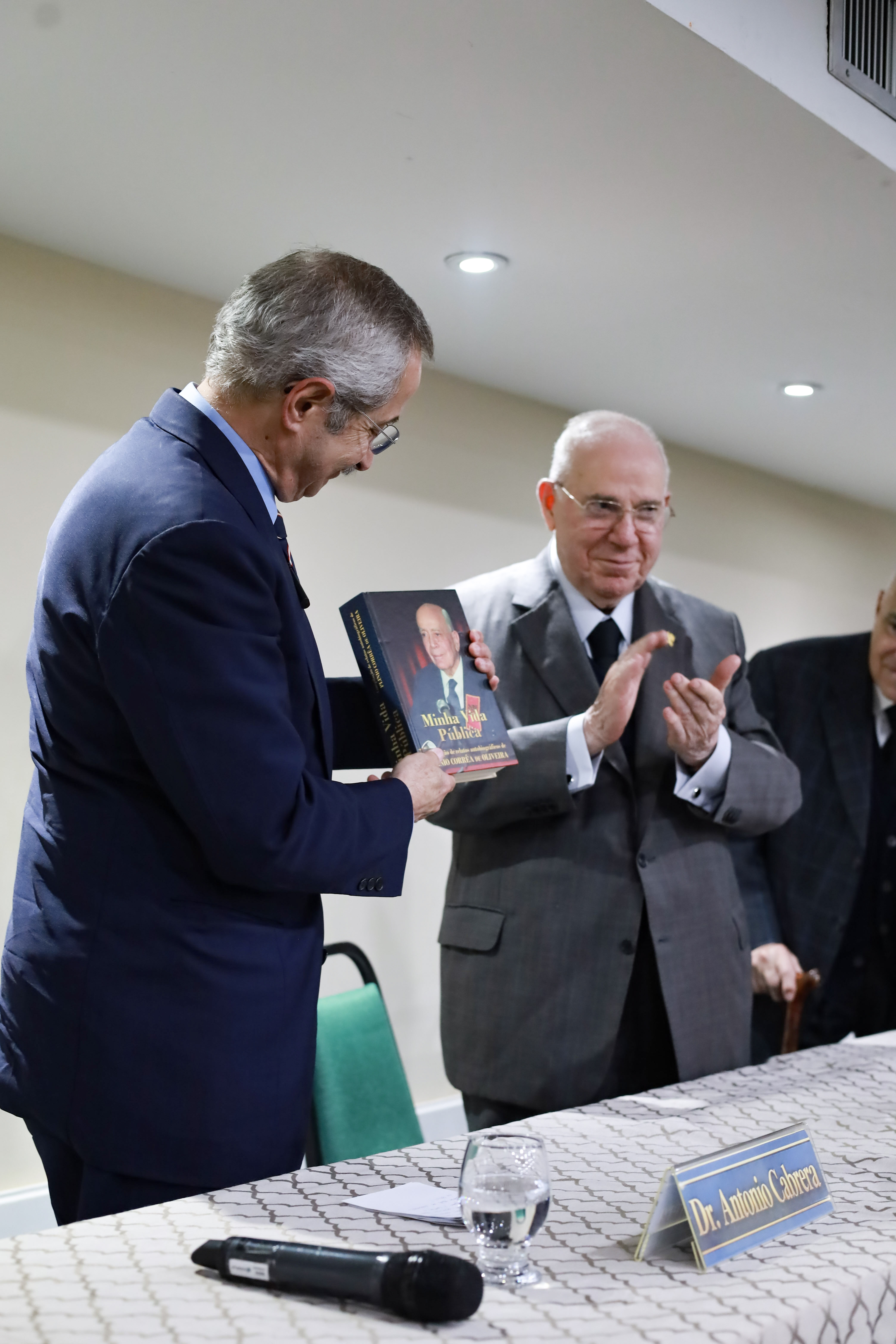 Conferência com Antonio Cabrera em São Paulo