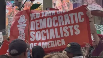 Nem todo socialista é comunista, mas todo comunista é socialista
