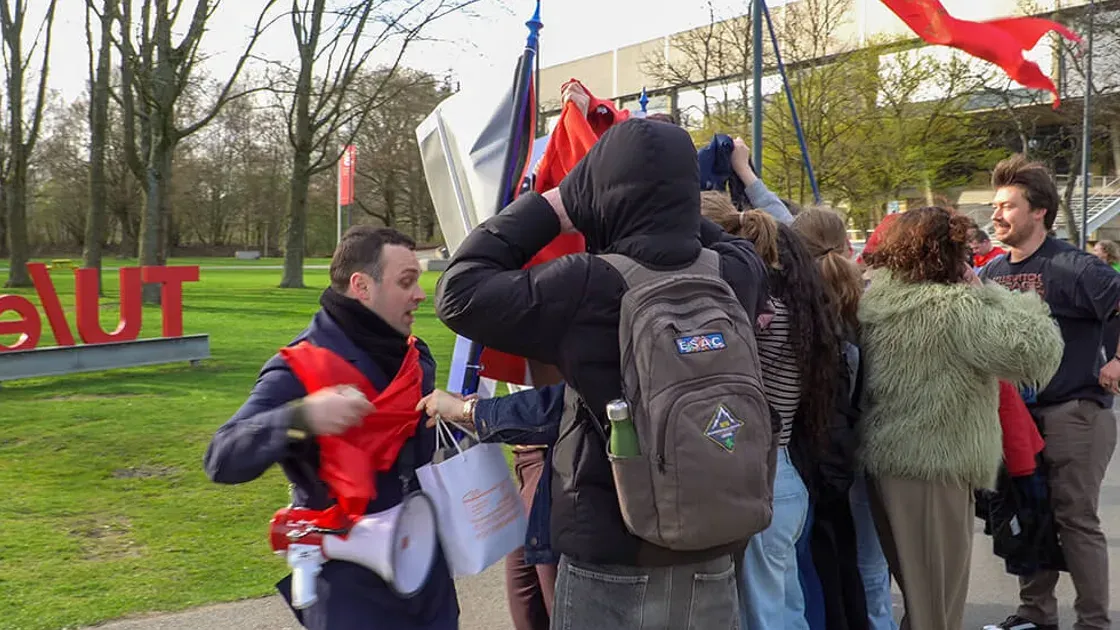 No momento, você está visualizando Quando a polícia na Holanda deixa de defender a liberdade de expressão e o fanatismo do movimento pró-aborto leva à intolerância nos campus universitários.