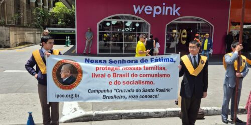 Na Avenida Paulista, IPCO reza o Terço pelo Brasil e contra o comunismo